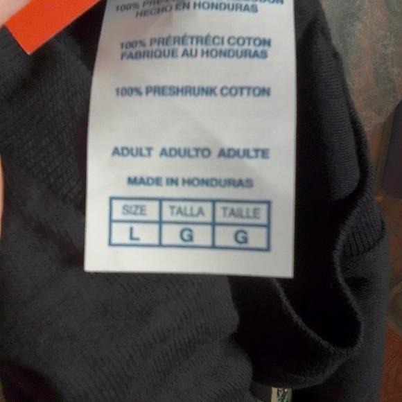 NWT Mens, Black, Real Tree, green camo logo graphic tee. Size L - Picture 2 of 4